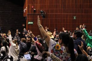 Con 355 votos a favor PRI con apoyo de Morena logra reforma a la Constitución