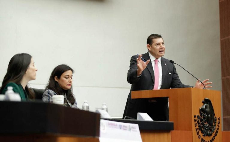 El senador Alejandro Armenta dice que el feminicidio es la pandemia de las mujeres