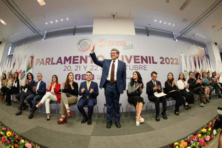 Senador Ricardo Monreal encabeza Parlamento Juvenil 2022