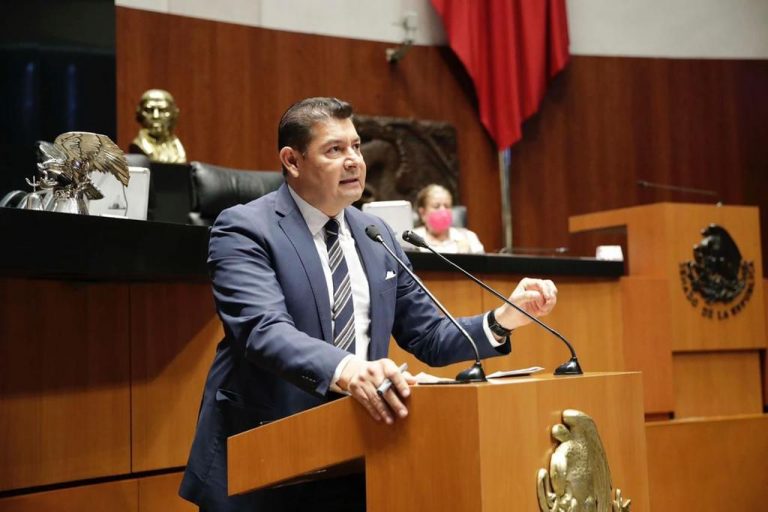 El senador Alejandro Armenta asegura que en Puebla el gobernador alienta una sociedad plural y democrática
