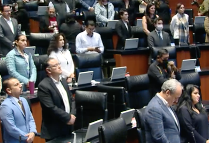 Diputados y senadores guardaron un minuto de silencio por el fallecimiento del gobernador de Puebla, Miguel Barbosa Huerta
