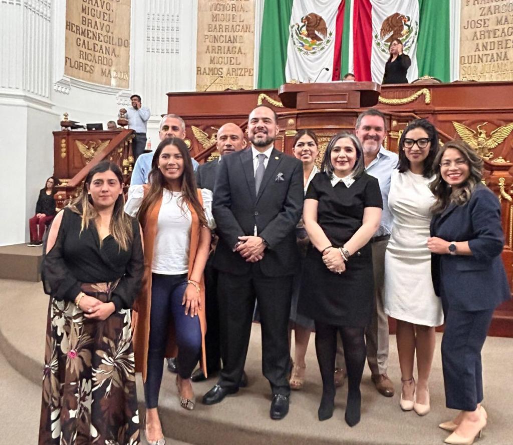 La legisladora por el PAN, Ana Villagrán, la felicitó y le brindó todo el apoyo.