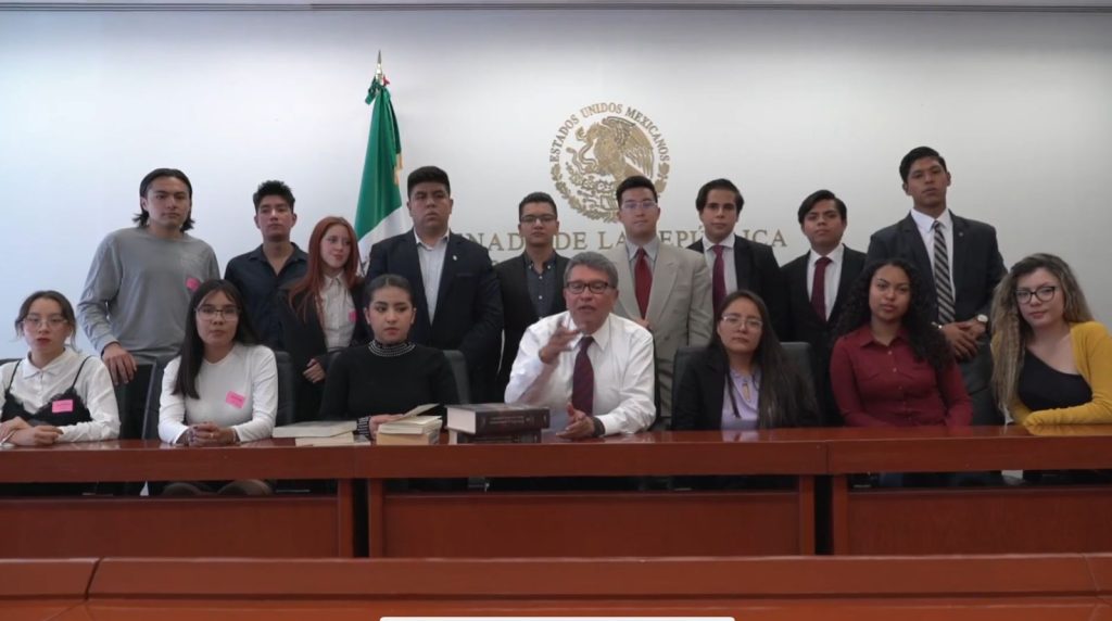 Monreal considera que urge en México contar con jóvenes con compromiso social