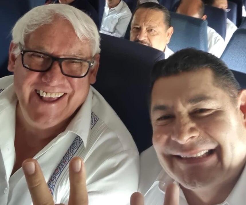 Escribió en Twitter: Con mi amigo, el secretario de Agricultura @vmva1950, vamos rumbo a #Tamaulipas, para acompañar al presidente @lopezobrador_ en el #DíaDeLaMarina.
