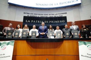 El senador Alejandro Armenta reconoce el talento de entidad con la exposición Por amor a Puebla
