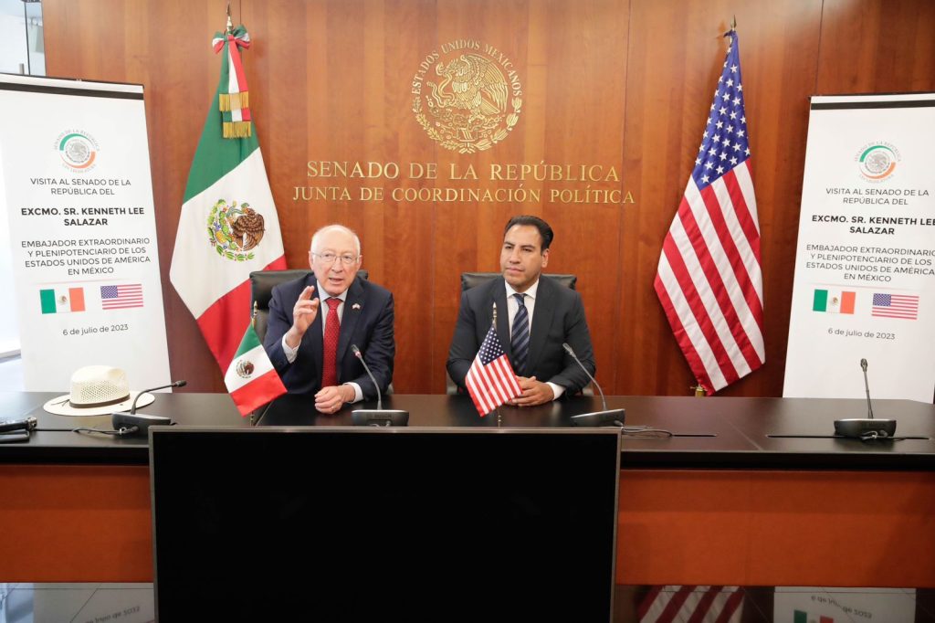 Presidente de la JUCOPO recibe a embajador de EU, Ken Salazar