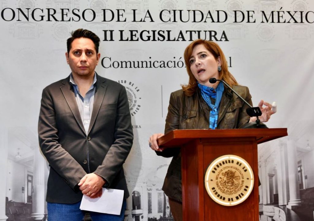 Diputados locales Gabriela Salido y Federico Chávez, del Partido Acción Nacional (PAN) demandan informe de las condiciones en las que está la infraestructura de elevadores del IMSS y Metro.