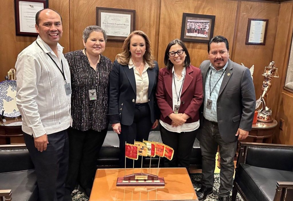 Diputados federales Evangelina Moreno Guerra, Alfredo Vázquez Vázquez, Vanessa del Castillo Ibarra, Alejandro Robles Gómez e integrantes de la LXV Legislatura, se reunieron con la ministra Yasmín Esquivel Mossa.