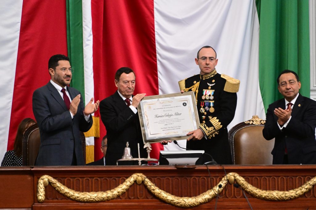 El director del Heroico Colegio Militar, el general de Brigada D.E.M. Jorge Antonio Maldonado Guevara, afirmó que es un honor recibir esta distinción.