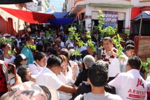 Cobijan pobladores de la Sierra Norte de Puebla a senador Alejandro Armenta