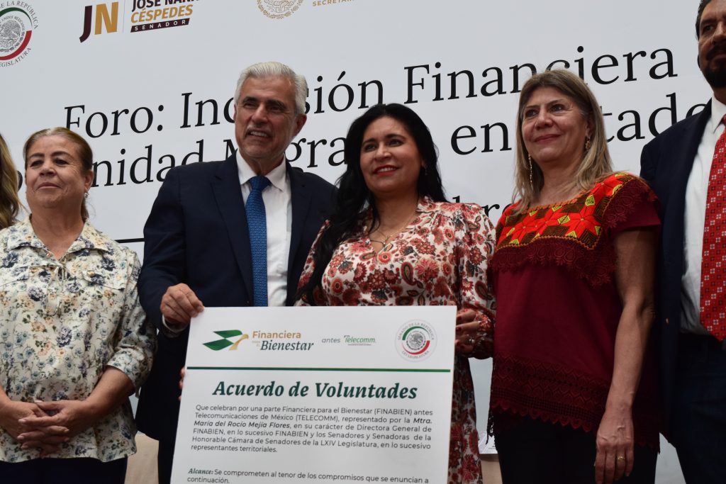 Rocío Mejía, directora de la Financiera para el Bienestar, firma Acuerdo de Voluntades con el Senado, para beneficiar a migrantes mexicanos