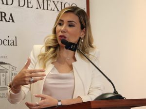 La alcaldesa de Múzquiz en Coahuila, Tania Flores, aseguró que prepara una denuncia colectiva por violencia política y de género.
