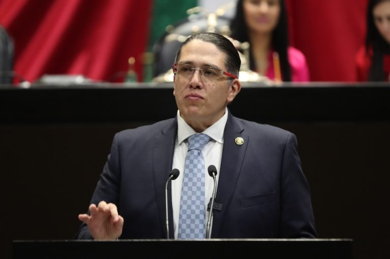 “No se alcanza la meta de cobertura de 90 por ciento para ningún inmunógeno: diputado Luis Mendoza Acevedo del PAN.