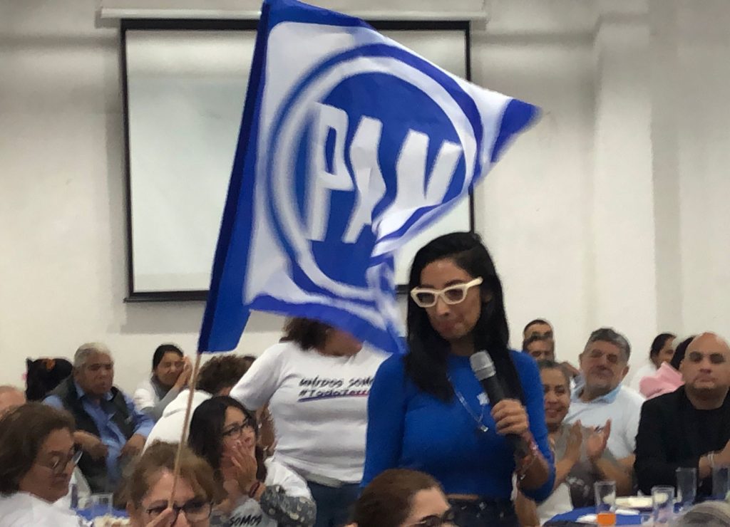 Ana Villagrán Villasana agradeció a 300 vecinos, reunidos en la Alcaldía Cuauhtémoc, el apoyo que le brindaron durante su desempeño como diputada local.