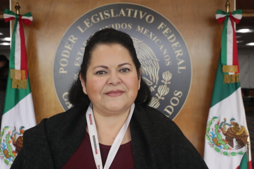 Diputada Evangelina Moreno Guerra defiende las iniciativas del presidente López Obrador.