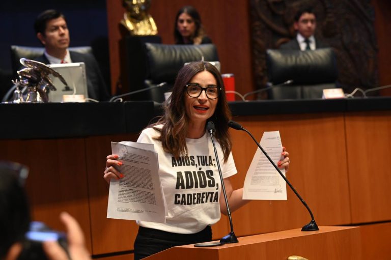 La senadora de MC, Laura Ballesteros dijo que las refinerías de Tula y Cadereyta deben cerrar pues contaminan el aire de millones de pobladores de las zonas metropolitanas de Monterrey y CDMX.