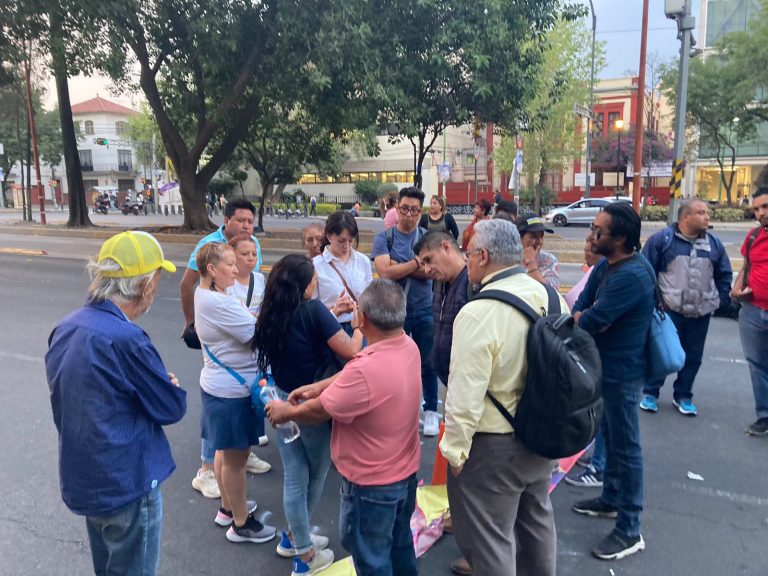 Trabajadores del PRD CDMX exigen pago de salario a Zambrano.