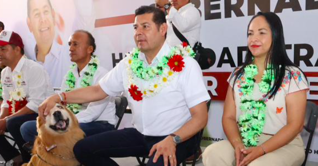 El candidato a la gubernatura de Puebla por la Megacoalición "Sigamos Haciendo Historia" Alejandro Armenta, aseguró que se realizará la obra de conexión de la Sierra Oriental con la Sierra Norte del estado, “no queremos municipios aislados".