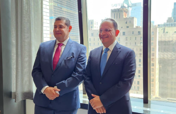 El gobernador electo de Puebla, Alejandro Armenta, se reunió con el cónsul de México en Nueva York, Jorge Islas.