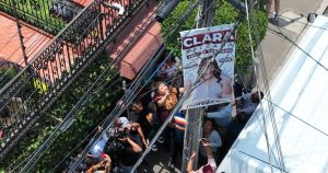 Morena y Clara Brugada retiran propaganda electoral