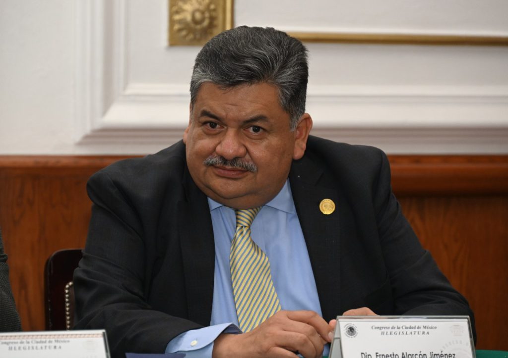 Diputado Ernesto Alarcón impugna ante IECMX distribución de diputaciones plurinominales en Congreso capitalino.