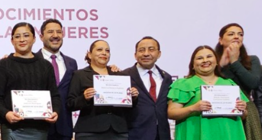 El presidente del PJCDMX, magistrado Rafael Guerra Álvarez, en la entrega de reconocimientos a las litigantes de la Estrategia Abogadas de las Mujeres.