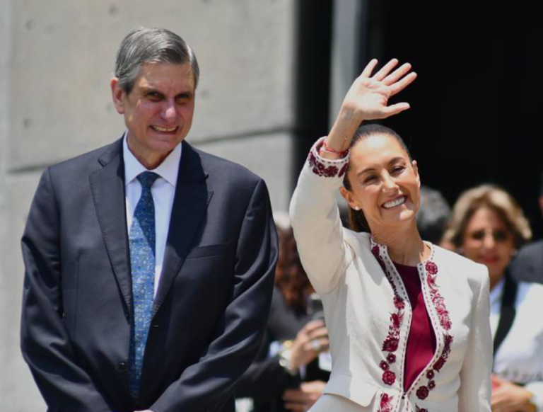 “Las mujeres podemos también tomar el rumbo de la Nación en nuestras manos y en nuestra mente”, aseguró Sheinbaum. Foto AMEXI.