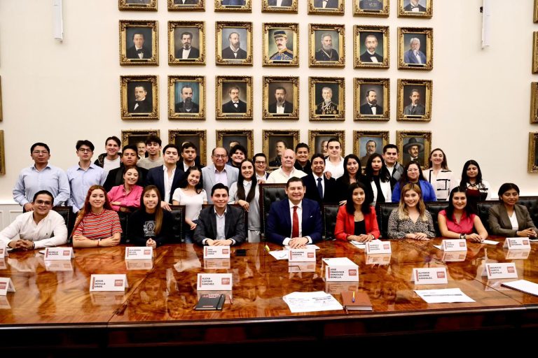 El gobernador electo, Alejandro Armenta, subrayó la importancia de este esfuerzo, afirmando que “los jóvenes son el corazón de la transformación.