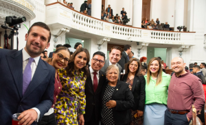 Autoriza Congreso CDMX licencia de Néstor Núñez; toma protesta Alberto Vanegas.