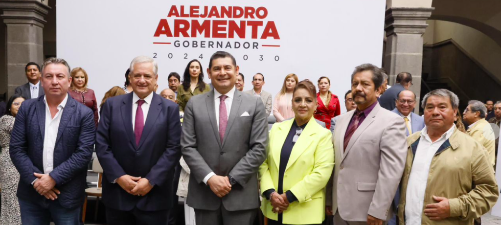 Alejandro Armenta, gobernador electo, al dar a conocer en rueda de prensa a nuevos integrantes que lo acompañarán en la administración estatal a partir del 14 de diciembre.