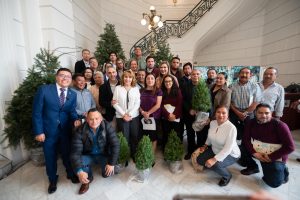 Los diputados Xóchitl Bravo y Luis Chávez invitaron a la ciudadanía a la corta y venta de estos especímenes en los plantíos certificados de la Alcaldía Tlalpan