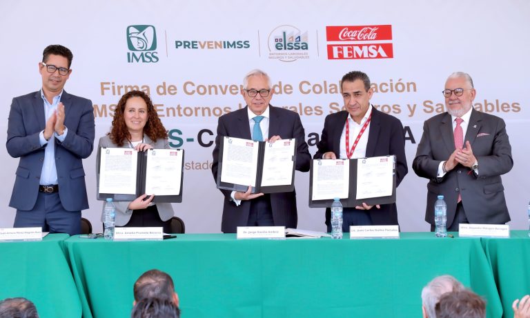 IMSS y FEMSA firman convenio para fortalecer acciones preventivas de salud en centros laborales.