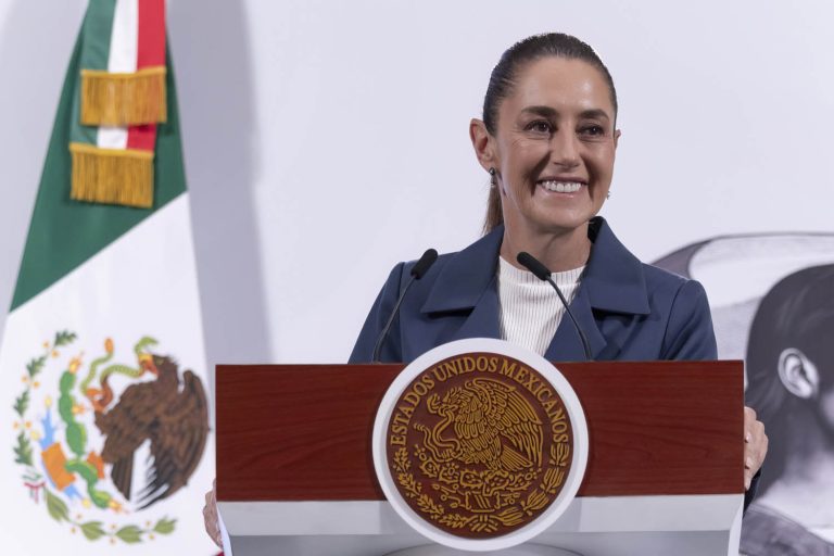 La Presidenta de México, Claudia Sheinbaum Pardo, destacó que el alertamiento en los celulares es de vital importancia. Foto Juan Carlos Buenrostro/Presidencia.