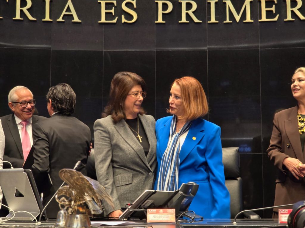 Entrega el Senado de la República la Medalla “Dr. Jesús Kumate Rodríguez” a la Dra. Gabriela Borrayo Sánchez y al Dr. Simón Barquera Rivera, por sus valiosas aportaciones a la salud.