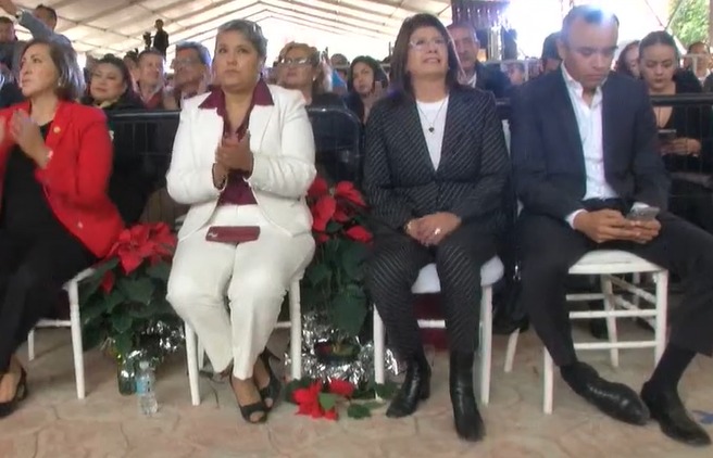 Señala la Gobernadora que los avances en Tecámac no es asunto de hoy si no que viene de atrás. Recibe senadora Mariela Gutiérrez el cariño de Tecámac.