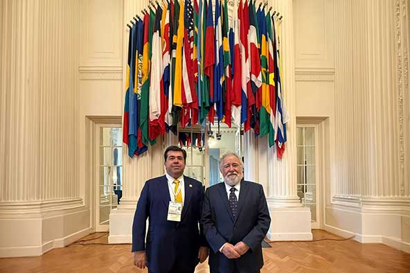 Pedro Haces participa en la OEA y destaca el papel de México en la consolidación democrática de la región.