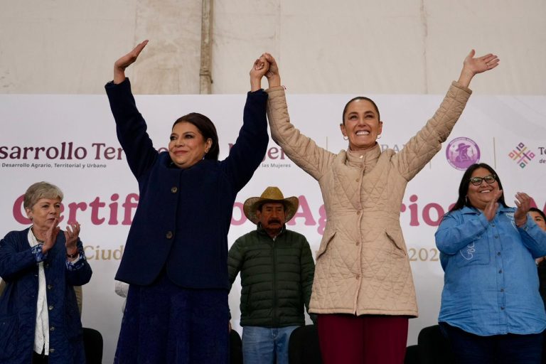 En CDMX se impulsa reconocimiento jurídico de mujeres campesinas como titulares de la tierra: Clara Brugada y Claudia Sheinbaum.